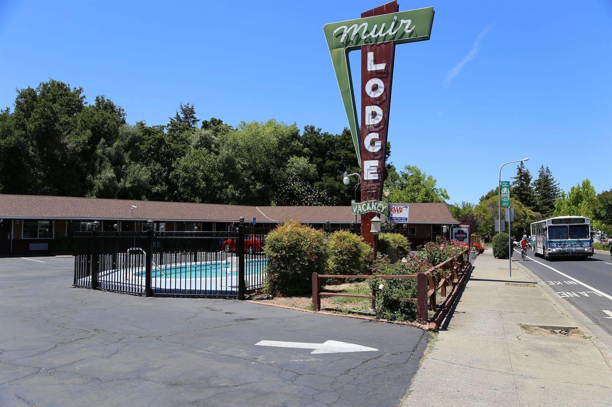 Muir Lodge Motel Martinez Exteriör bild